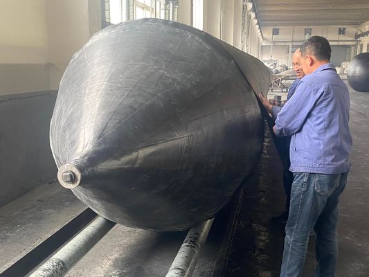 Đưa neo tàu hải quân và tàu cập bến Thả túi khí